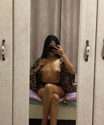 У меня креативный подход к интимным встречам, я знаю, как доставить тебе удовольствие и расслабление. Живу в Москве и могу приехать к тебе в любое удобное для тебя время. У меня есть множество возможностей, чтобы сделать наше свидание незабываемым. Мои услуги включают классический секс, оральный секс, массаж и многое другое. Мои клиенты оставляют положительные отзывы о нашей встрече, ведь я умею слушать и понимать тебя. Для твоего удобства у меня есть приватные фото. Скидывай мне сообщение, и мы точно найдем общий язык 😉💋 Софочка
