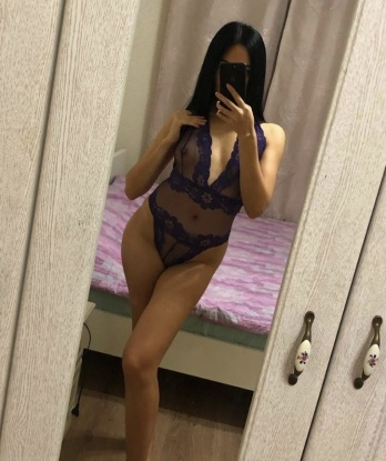 У меня креативный подход к интимным встречам, я знаю, как доставить тебе удовольствие и расслабление. Живу в Москве и могу приехать к тебе в любое удобное для тебя время. У меня есть множество возможностей, чтобы сделать наше свидание незабываемым. Мои услуги включают классический секс, оральный секс, массаж и многое другое. Мои клиенты оставляют положительные отзывы о нашей встрече, ведь я умею слушать и понимать тебя. Для твоего удобства у меня есть приватные фото. Скидывай мне сообщение, и мы точно найдем общий язык 😉💋 Софочка